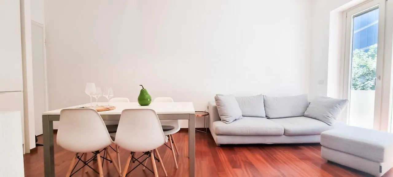 Joivy Superb Flat, 2 Balconies & Skyscrapers View Apartment Milan Italy